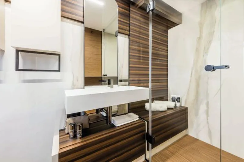 Slide: The Image of Ferretti 670 2026 - 7938228