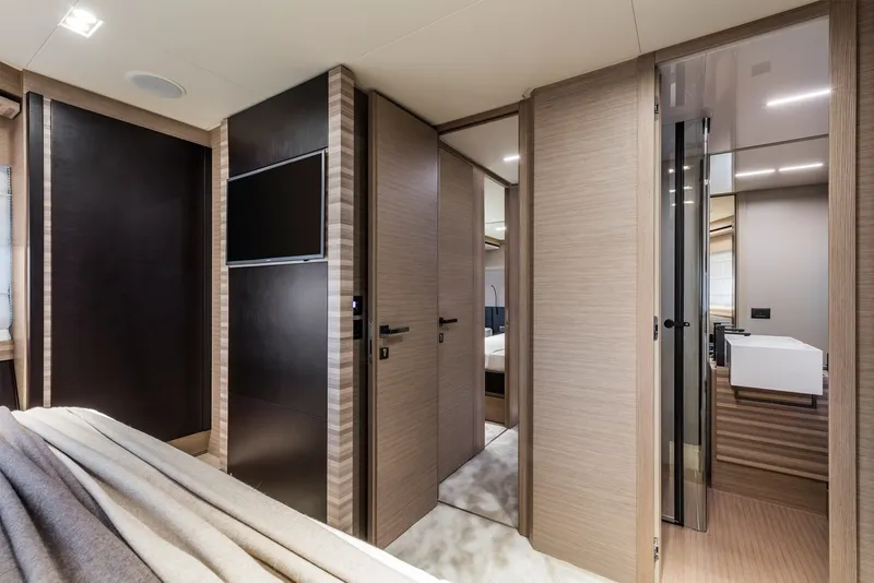 Slide: The Image of Ferretti 670 2026 - 7746152