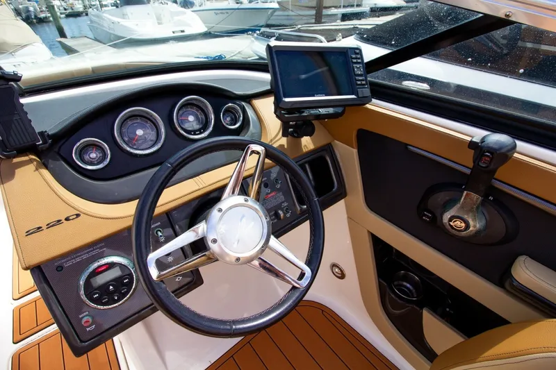 Slide: The Image of Sea Ray 220 Sundeck 2015 - 7748021