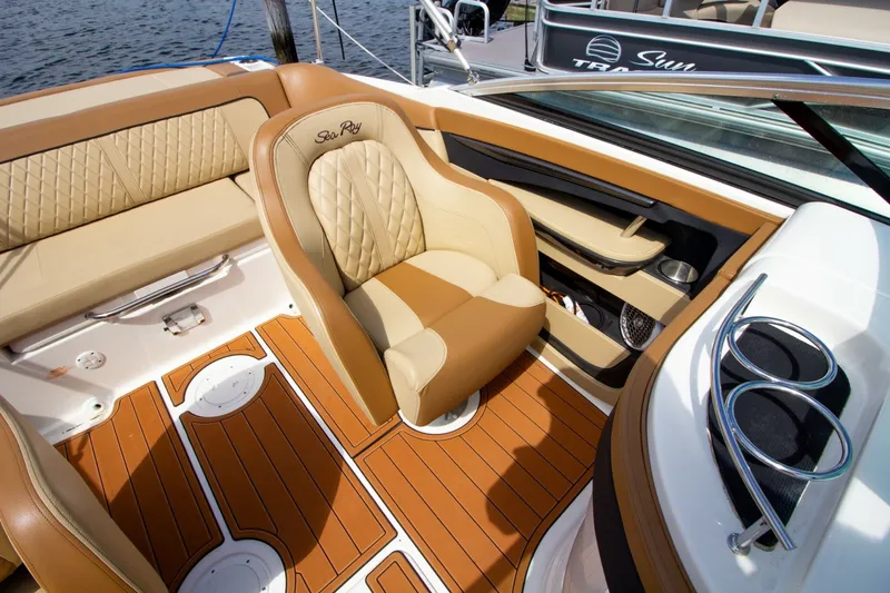 Slide: The Image of Sea Ray 220 Sundeck 2015 - 7748015