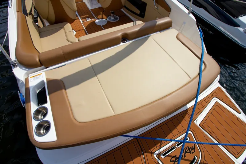Slide: The Image of Sea Ray 220 Sundeck 2015 - 7747958