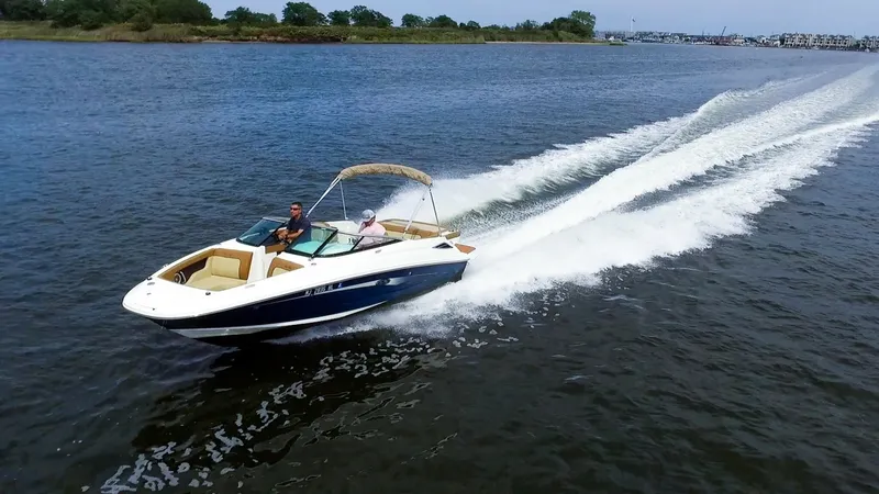 Slide: The Image of Sea Ray 220 Sundeck 2015 - 7747876