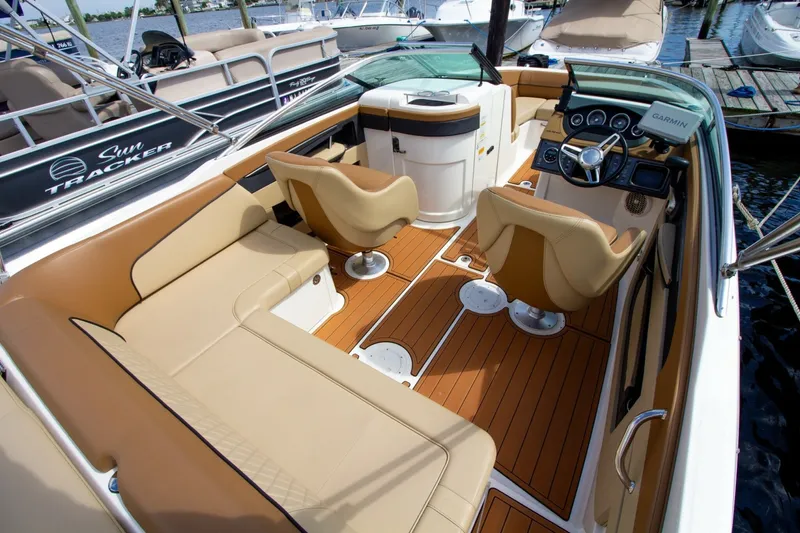 Slide: The Image of Sea Ray 220 Sundeck 2015 - 7747981