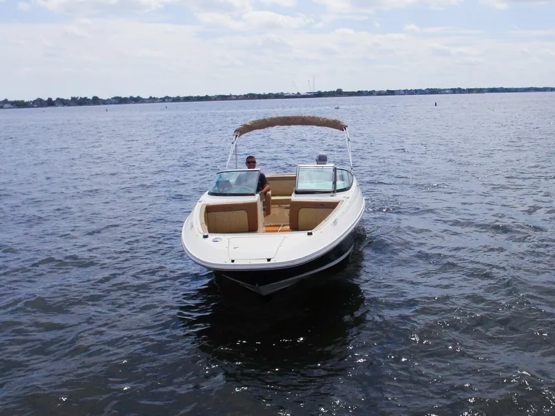Slide: The Image of Sea Ray 220 Sundeck 2015 - 7747887