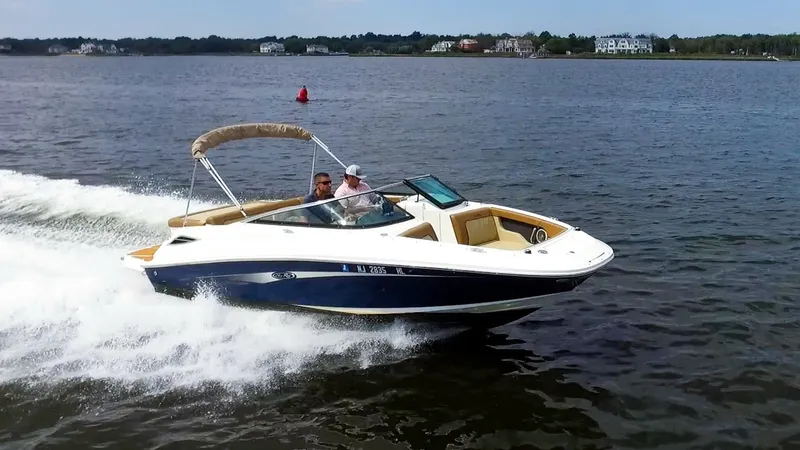 Slide: The Image of Sea Ray 220 Sundeck 2015 - 7747868