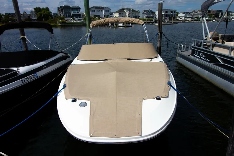 Slide: The Image of Sea Ray 220 Sundeck 2015 - 7747931