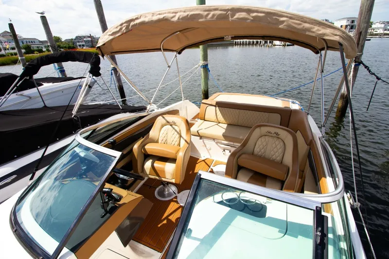 Slide: The Image of Sea Ray 220 Sundeck 2015 - 7748042