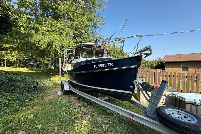 The Image of Ranger Tug R-21 EC 2011 - 7748063
