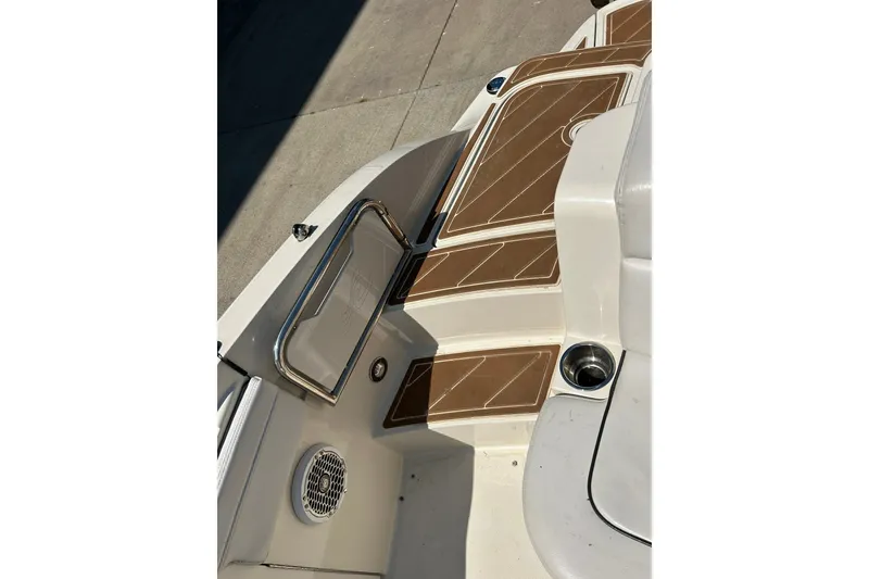 Slide: The Image of Sea Ray 260 Sundeck 2010 - 7748215