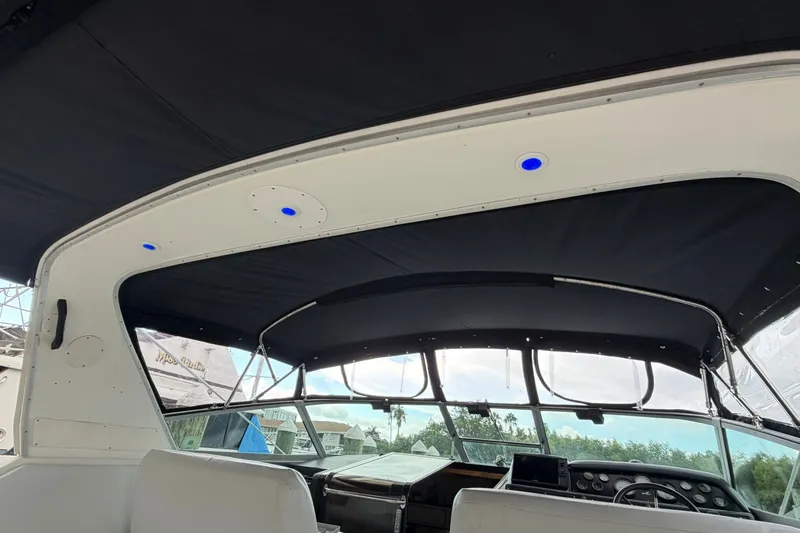 Slide: The Image of Sea Ray 400 Express Cruiser 1993 - 7748491