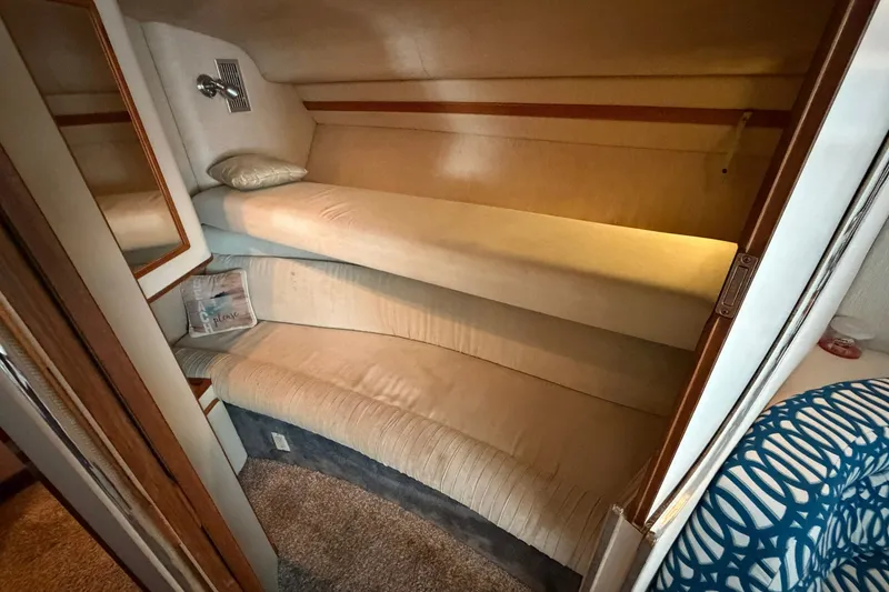 Slide: The Image of Sea Ray 400 Express Cruiser 1993 - 7748532