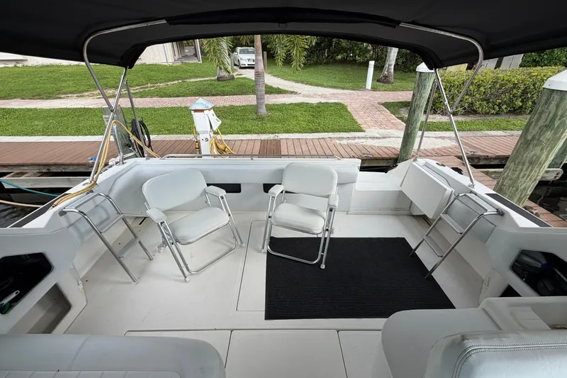 Slide: The Image of Sea Ray 400 Express Cruiser 1993 - 7748484