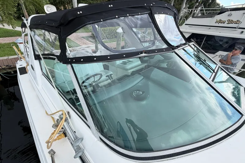 Slide: The Image of Sea Ray 400 Express Cruiser 1993 - 7748462