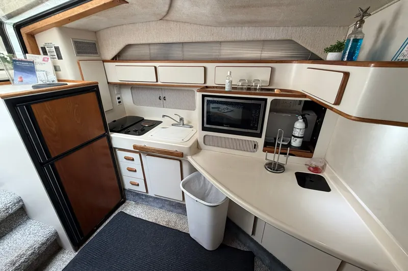 Slide: The Image of Sea Ray 400 Express Cruiser 1993 - 7748524
