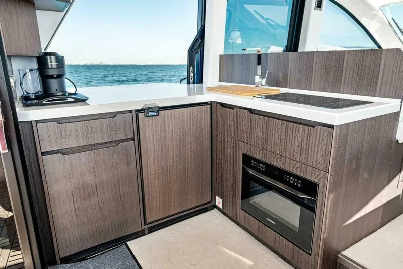Slide: The Image of Galeon 470 Sky 2024 - 7763569