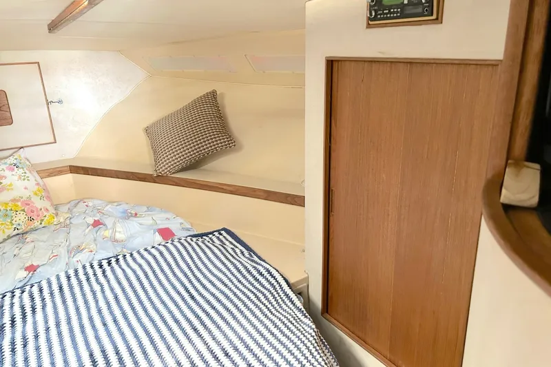 Slide: The Image of Bertram 37 Convertible 1990 - 7770373