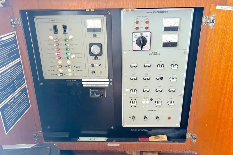 Slide: The Image of Bertram 37 Convertible 1990 - 7770415