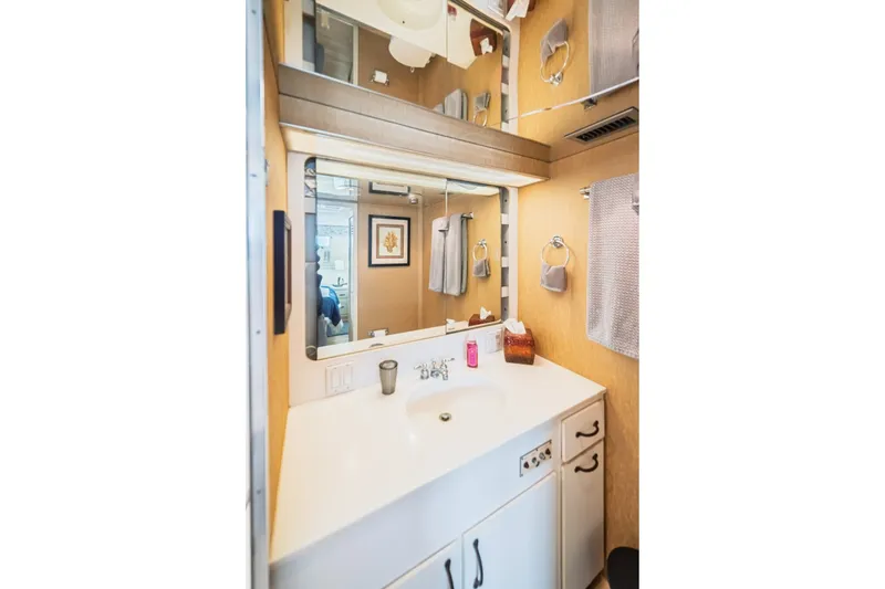 Slide: The Image of Hatteras 70 Cockpit Motor Yacht 1988 - 7748895