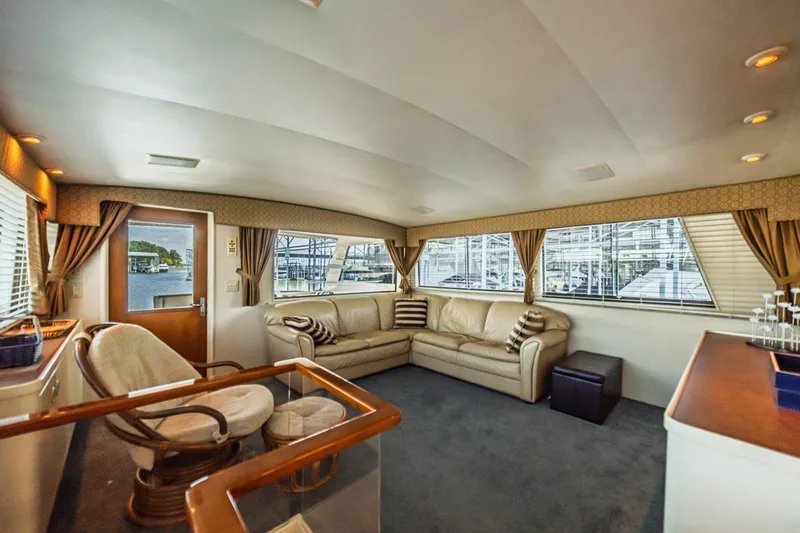 Slide: The Image of Hatteras 70 Cockpit Motor Yacht 1988 - 7748786