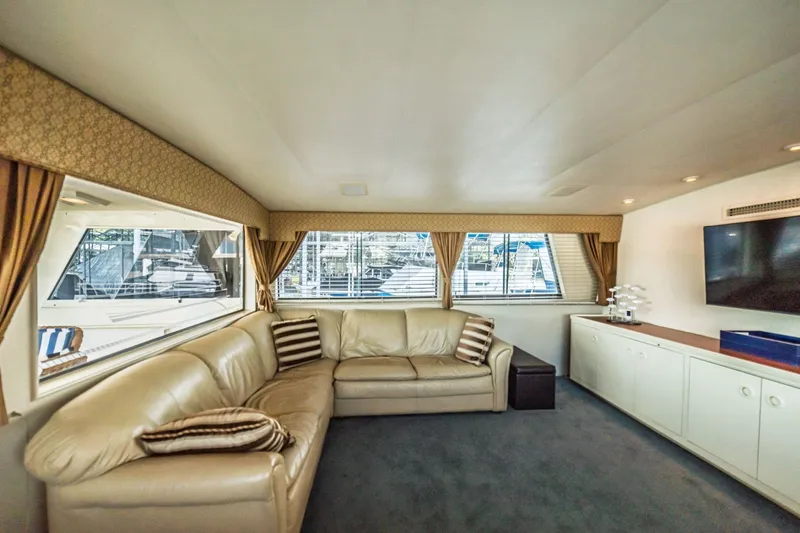 Slide: The Image of Hatteras 70 Cockpit Motor Yacht 1988 - 7748780