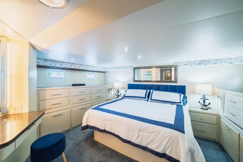 Slide: The Image of Hatteras 70 Cockpit Motor Yacht 1988 - 7748851