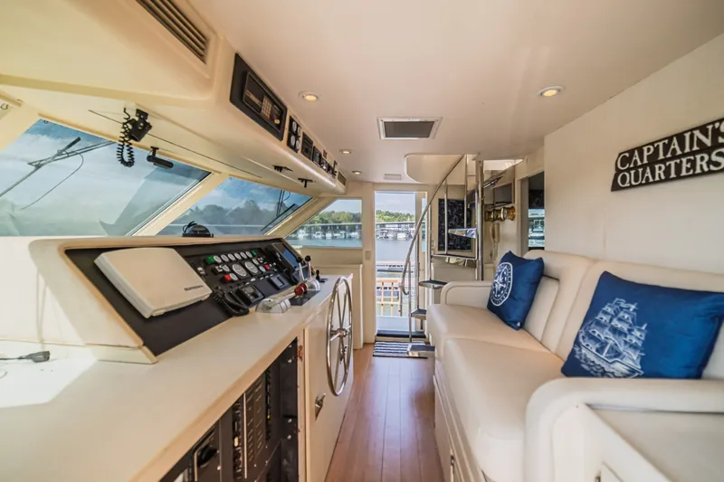 Slide: The Image of Hatteras 70 Cockpit Motor Yacht 1988 - 7748797