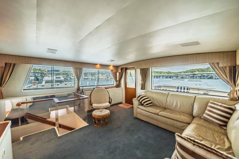 Slide: The Image of Hatteras 70 Cockpit Motor Yacht 1988 - 7748769