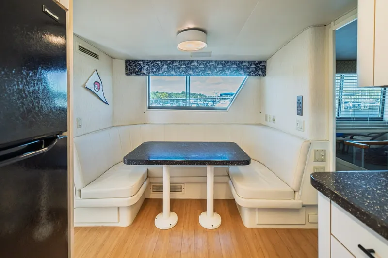 Slide: The Image of Hatteras 70 Cockpit Motor Yacht 1988 - 7748818
