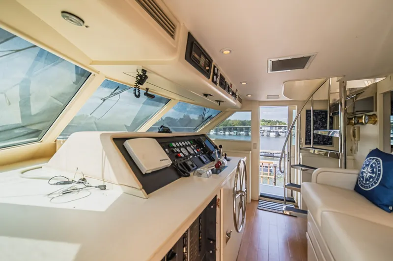 Slide: The Image of Hatteras 70 Cockpit Motor Yacht 1988 - 7748791