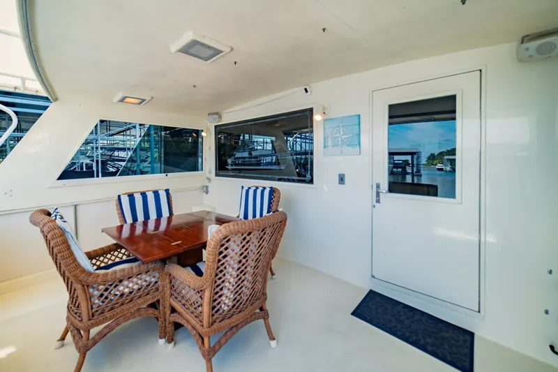 Slide: The Image of Hatteras 70 Cockpit Motor Yacht 1988 - 7748748