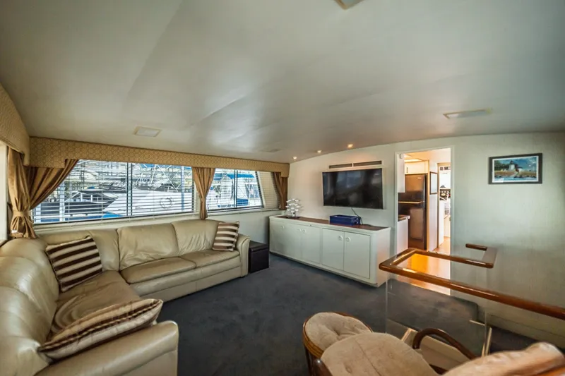 Slide: The Image of Hatteras 70 Cockpit Motor Yacht 1988 - 7748774