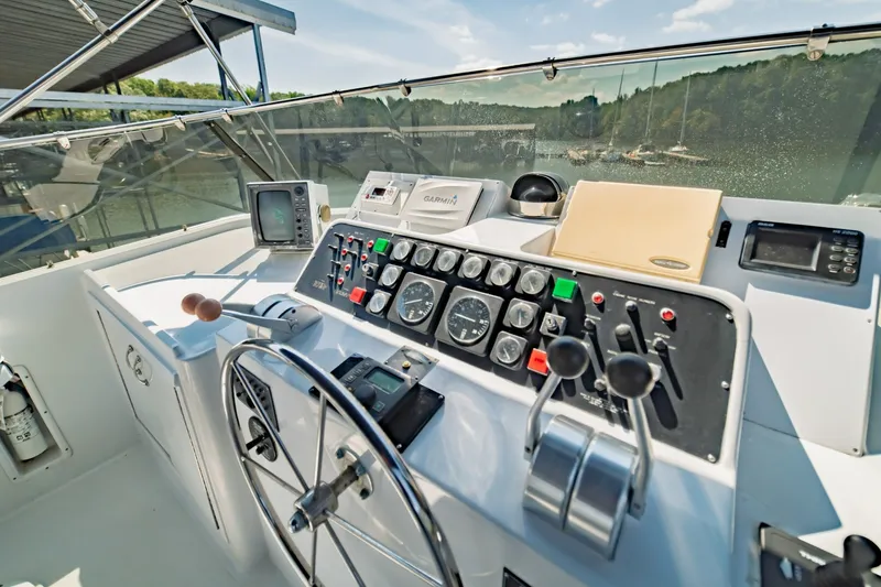 Slide: The Image of Hatteras 70 Cockpit Motor Yacht 1988 - 7748704