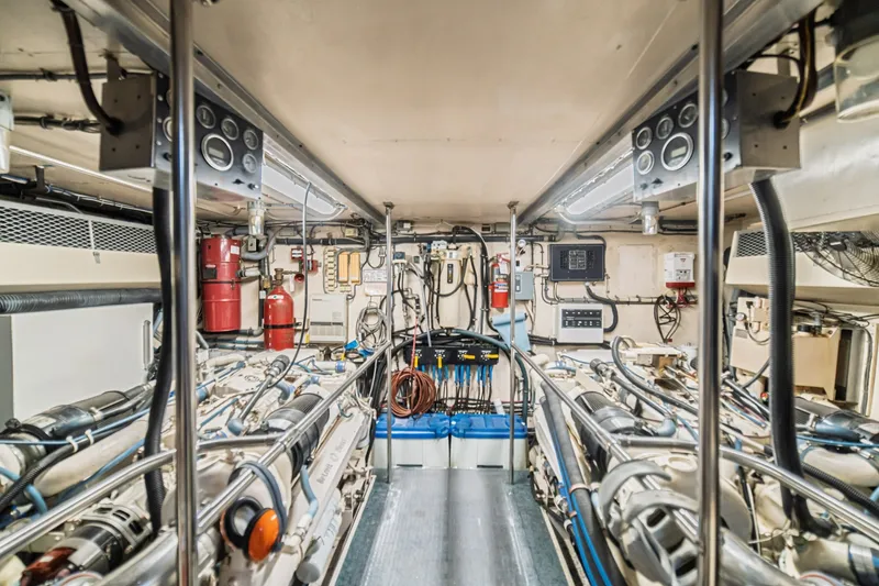 Slide: The Image of Hatteras 70 Cockpit Motor Yacht 1988 - 7748944
