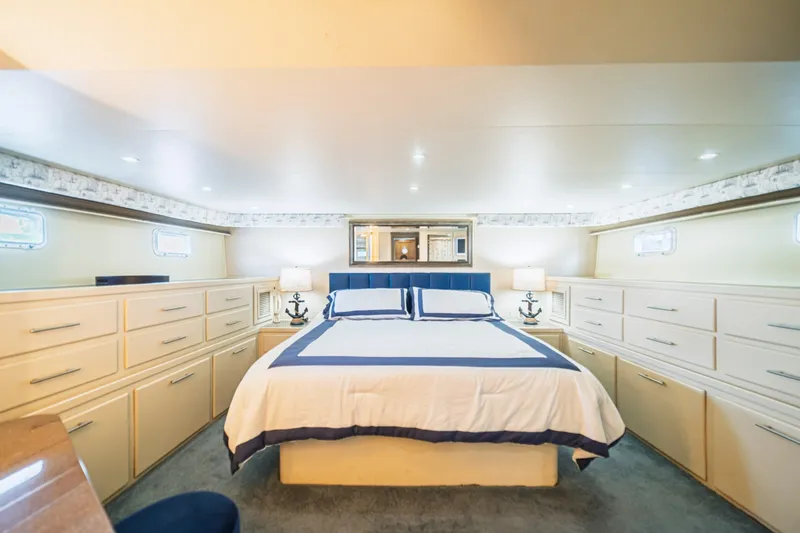 Slide: The Image of Hatteras 70 Cockpit Motor Yacht 1988 - 7748848