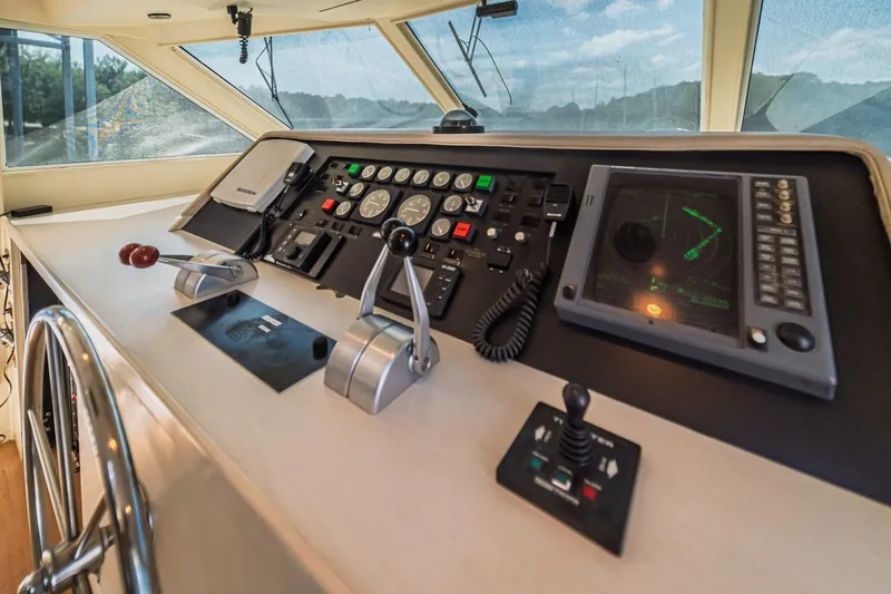 Slide: The Image of Hatteras 70 Cockpit Motor Yacht 1988 - 7748807
