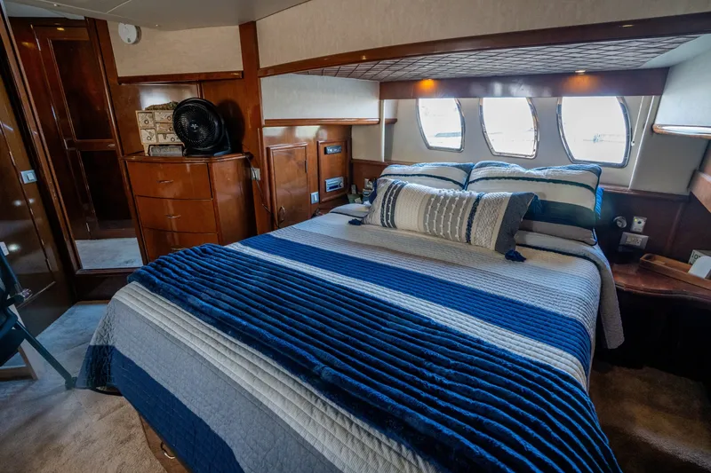 Slide: The Image of Carver Yachts 56 Voyager SE 2007 - 7750285