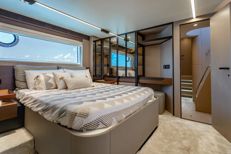 Slide: The Image of Azimut 70 2024 - 7750704