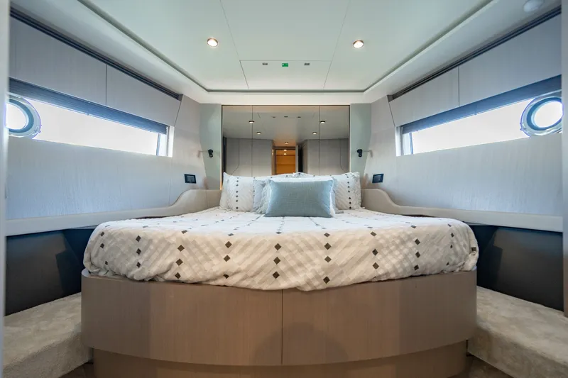 Slide: The Image of Azimut 70 2024 - 7750706