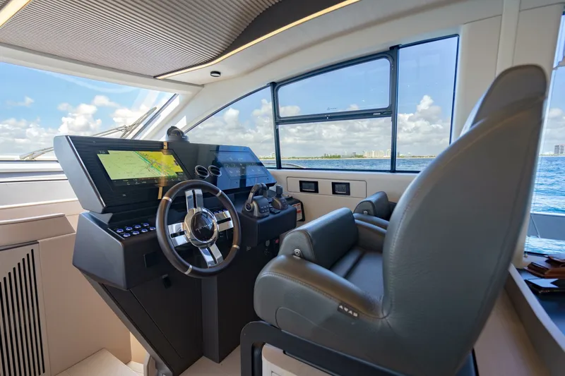 Slide: The Image of Azimut 70 2024 - 7750699