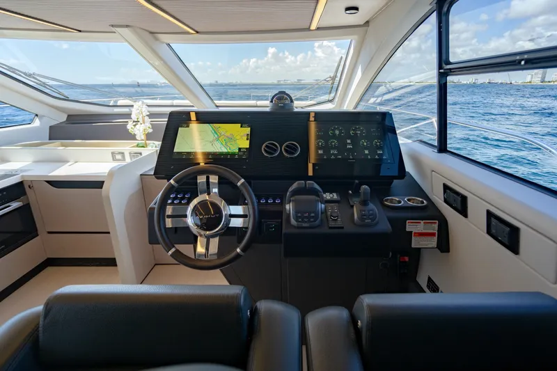 Slide: The Image of Azimut 70 2024 - 7750700