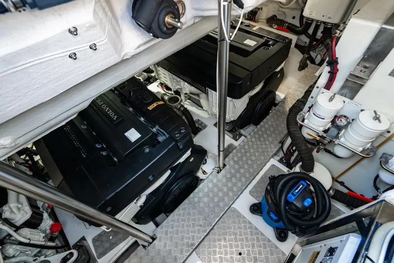 Slide: The Image of Azimut 70 2024 - 7750710
