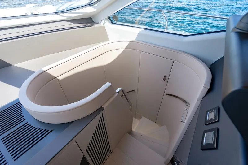 Slide: The Image of Azimut 70 2024 - 7750701