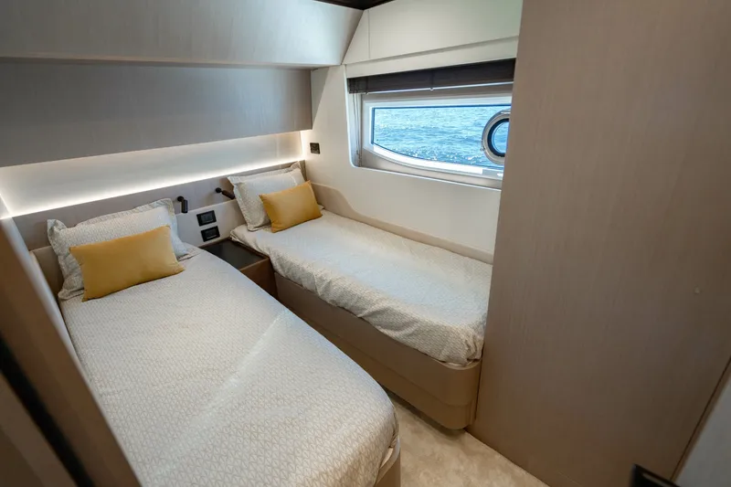 Slide: The Image of Azimut 70 2024 - 7750708