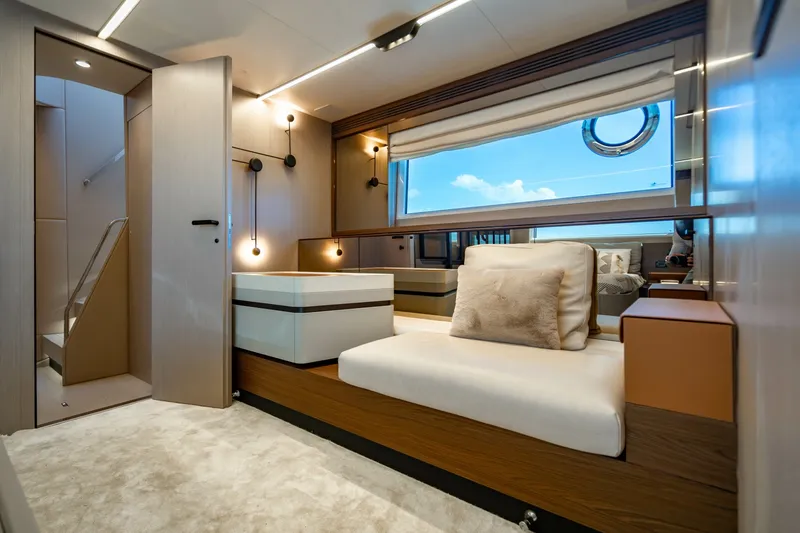 Slide: The Image of Azimut 70 2024 - 7750702