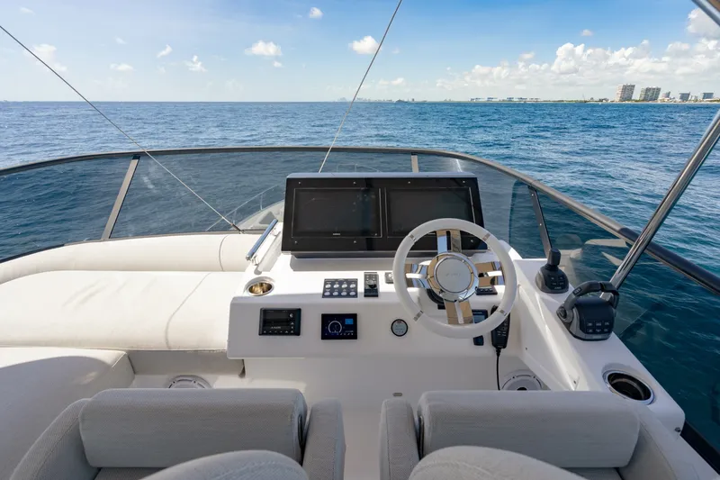 Slide: The Image of Azimut 70 2024 - 7750689