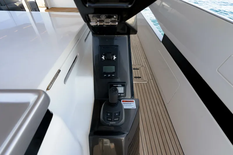 Slide: The Image of Azimut 70 2024 - 7750693