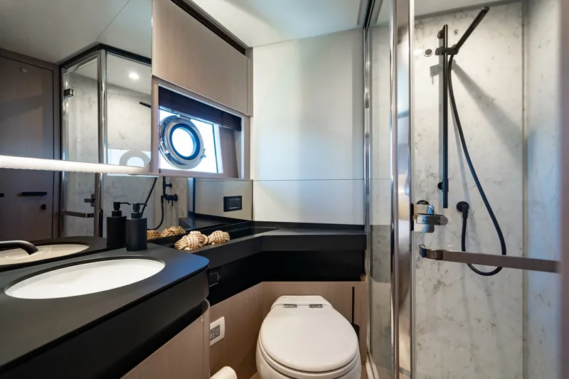 Slide: The Image of Azimut 70 2024 - 7750707