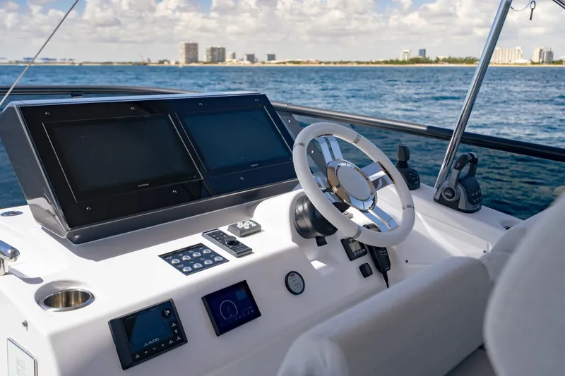 Slide: The Image of Azimut 70 2024 - 7750690