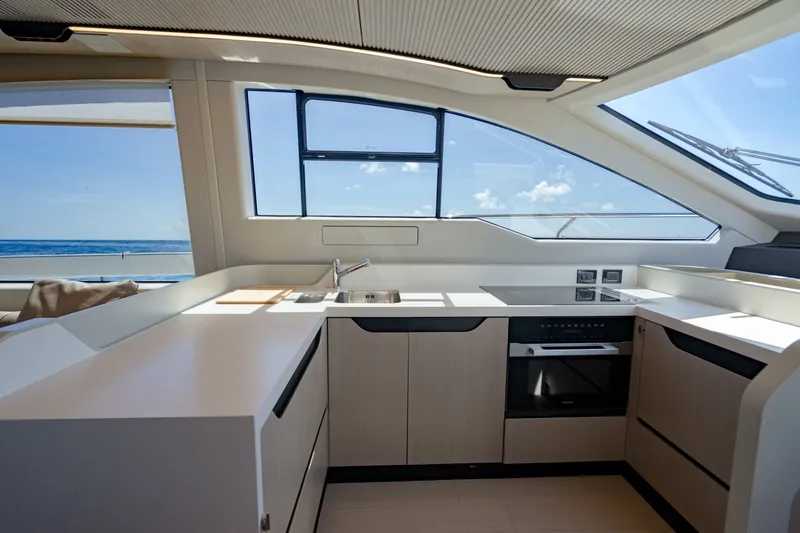 Slide: The Image of Azimut 70 2024 - 7750698