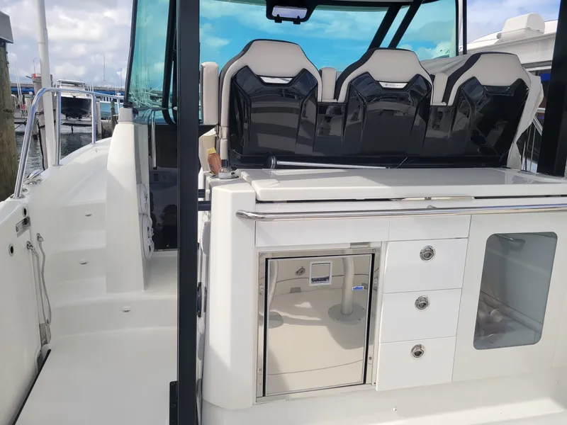 Slide: The Image of Jeanneau Leader 10.5 WA Series 2 2025 - 7750753
